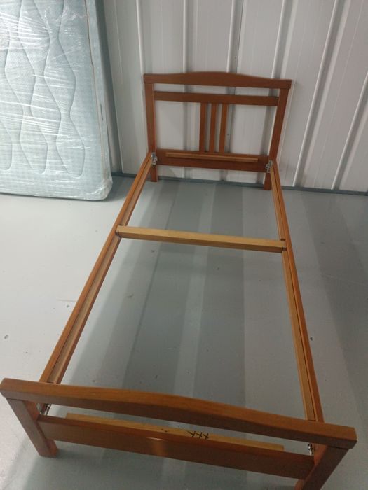 Cama Individual com Estrado e Colchão