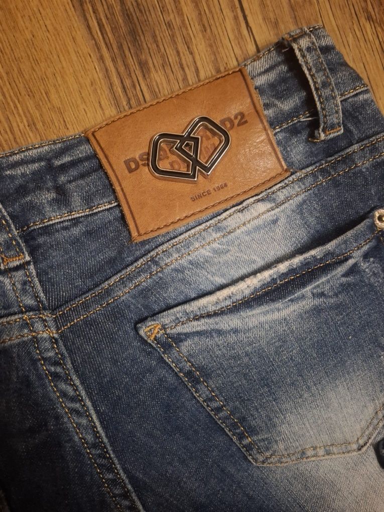 Luksusowe jeansy marki Dsquared2