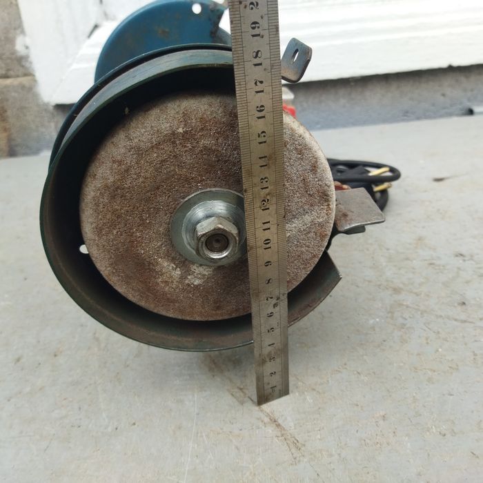 Точильный заточной станок Точило DWT 150