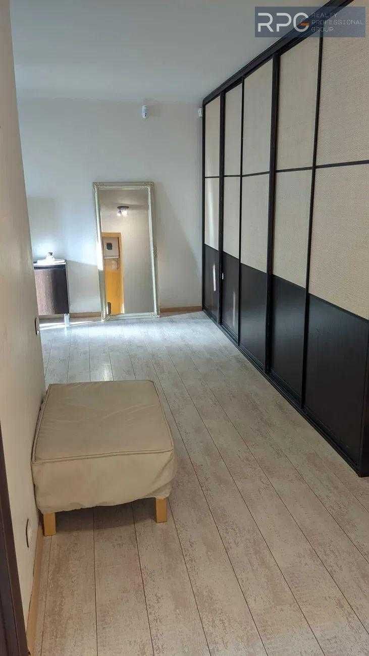 Продам 2к квартиру Печерськ Лобораторний пр. 4, метро Палац України