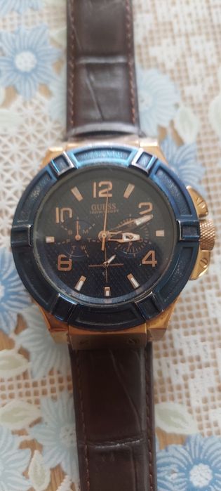 Часы наручные GUESS