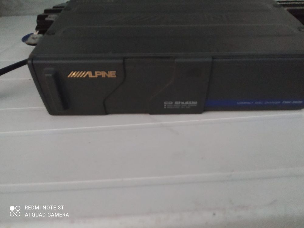 Amplificador + Caixa de Cd’s