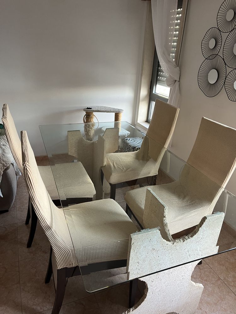 Conjunto mesa e 4 cadeiras