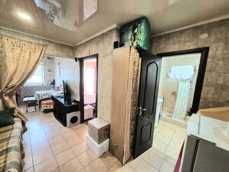 Продам однокімнатну квартиру 37 м2 з меблями та технікою.