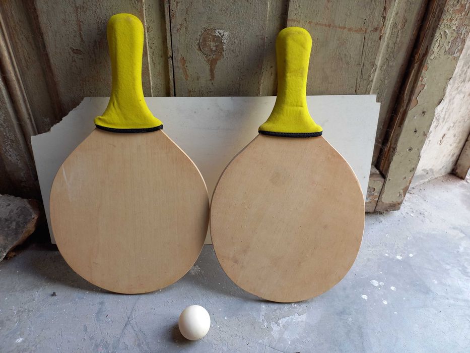 2 Raquetes em Madeira e Bola