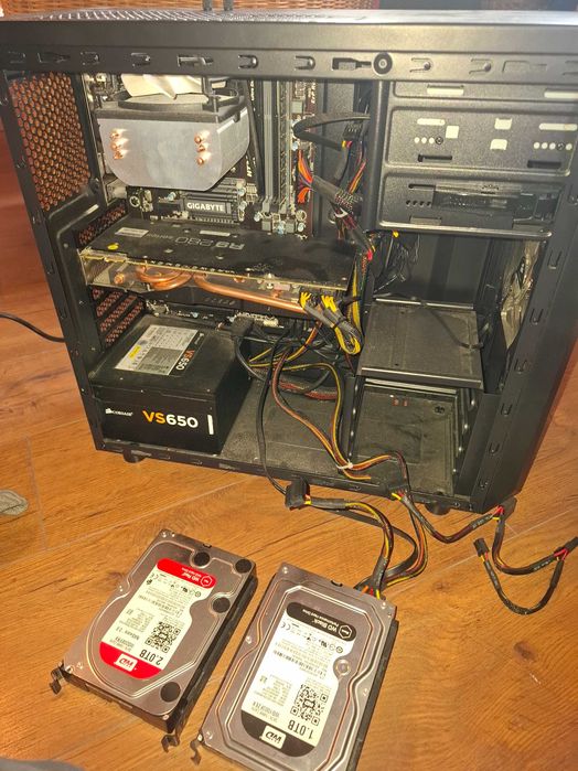 Komputer gamingowy przystosowany do gier bądź biura