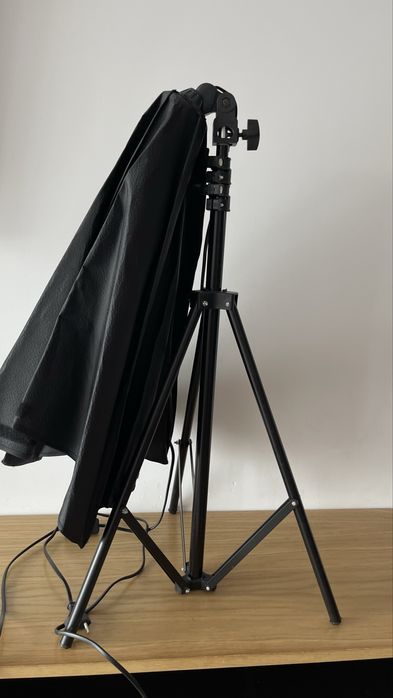 Lampa studyjna bezcieniowa