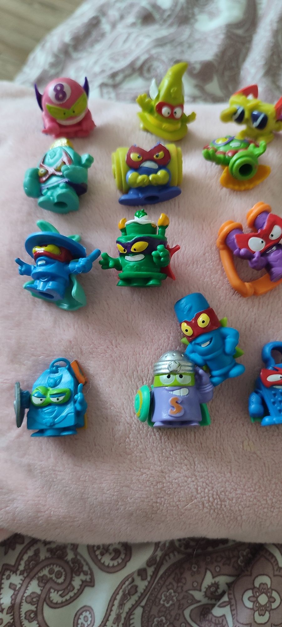 21 figurek super zings plus 3 pojazdy