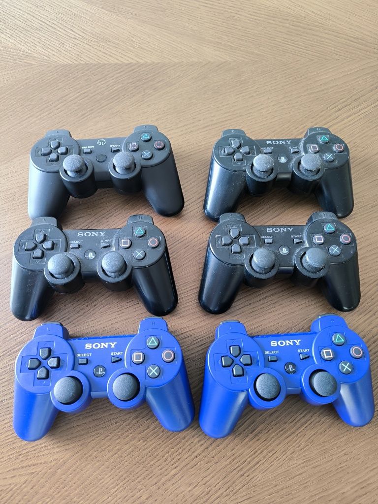 Playstation 3 com vários acessórios e com 24 jogos