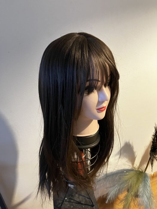 Peruka kolor brąz długa z grzywką Naturalny wygląd