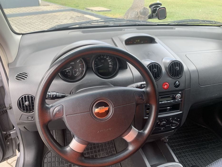 Chevrolet Kalos 1.2 SE looks