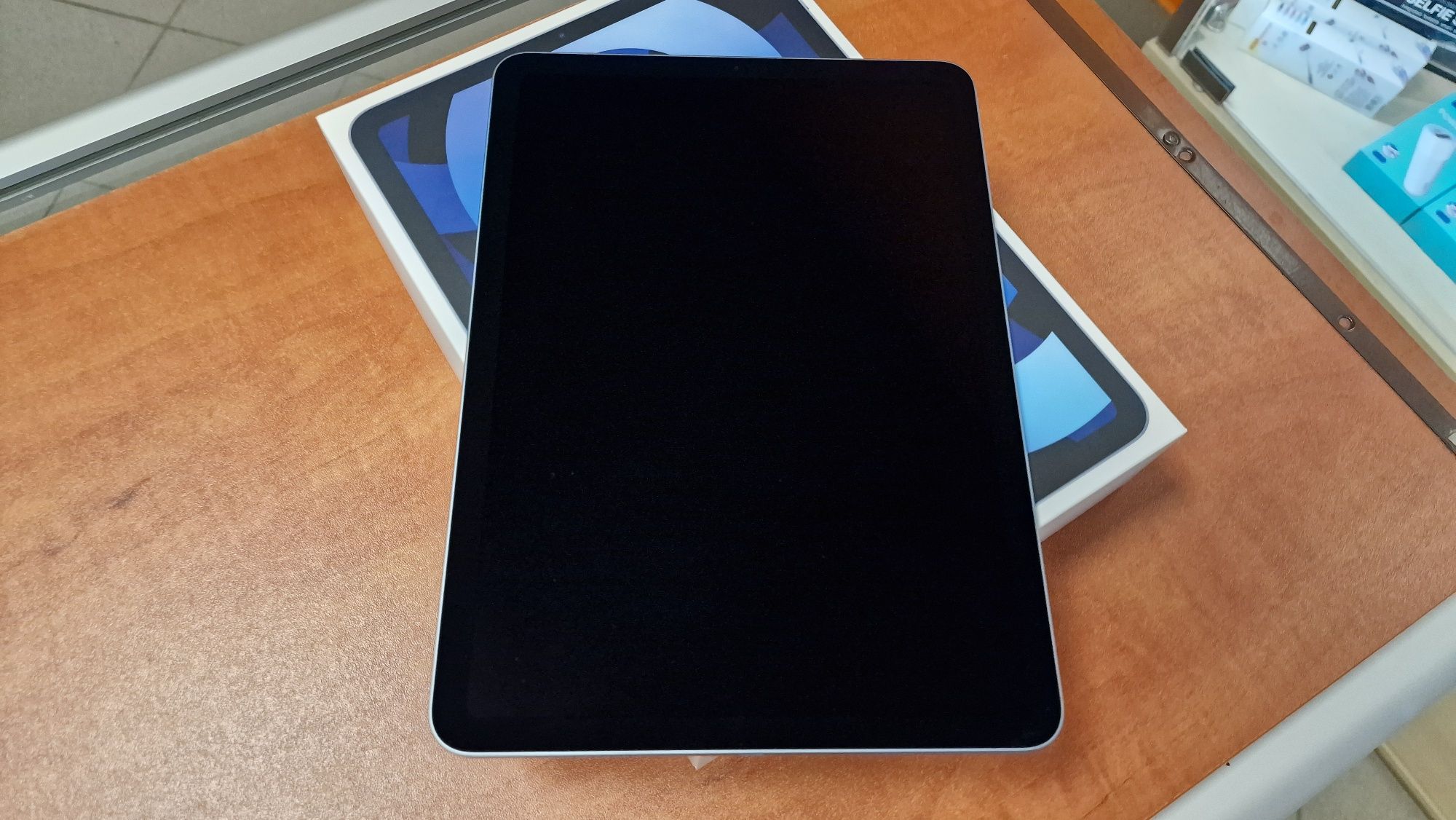 Tablet Apple iPad Air 10.9" Wi-Fi 4 gen. 64GB, jak nowy, gwar.