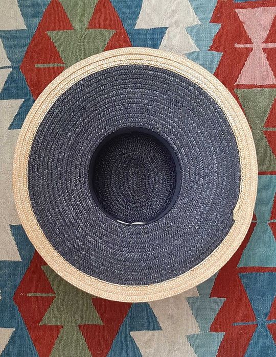 Chapéu de palha italiano vintage azul de aba larga com flores