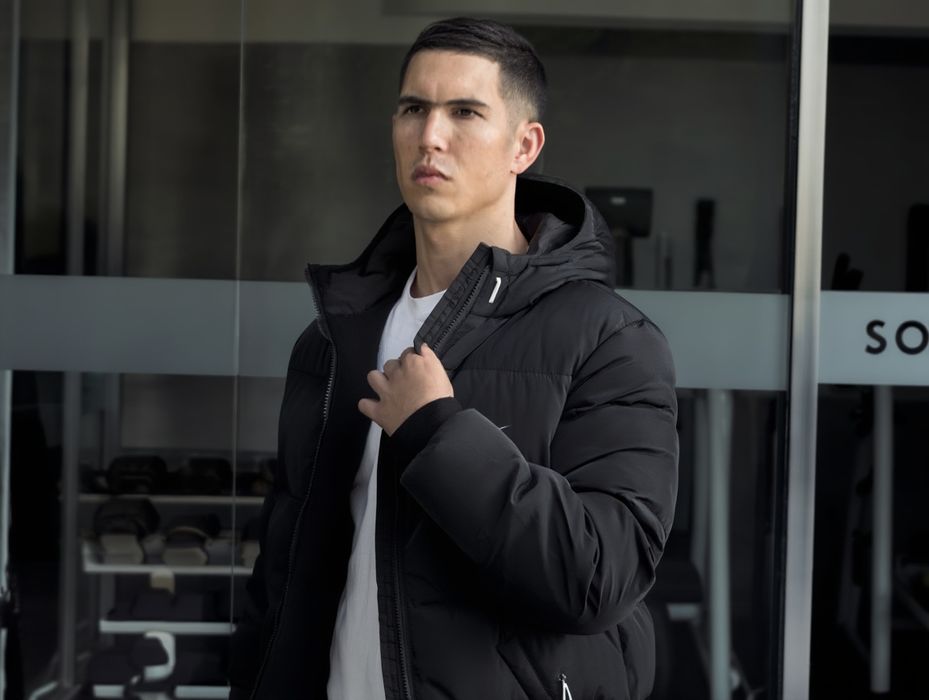 Зимняя куртка мужская черного цвета