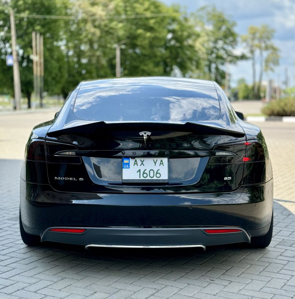 Tesla Model S 85