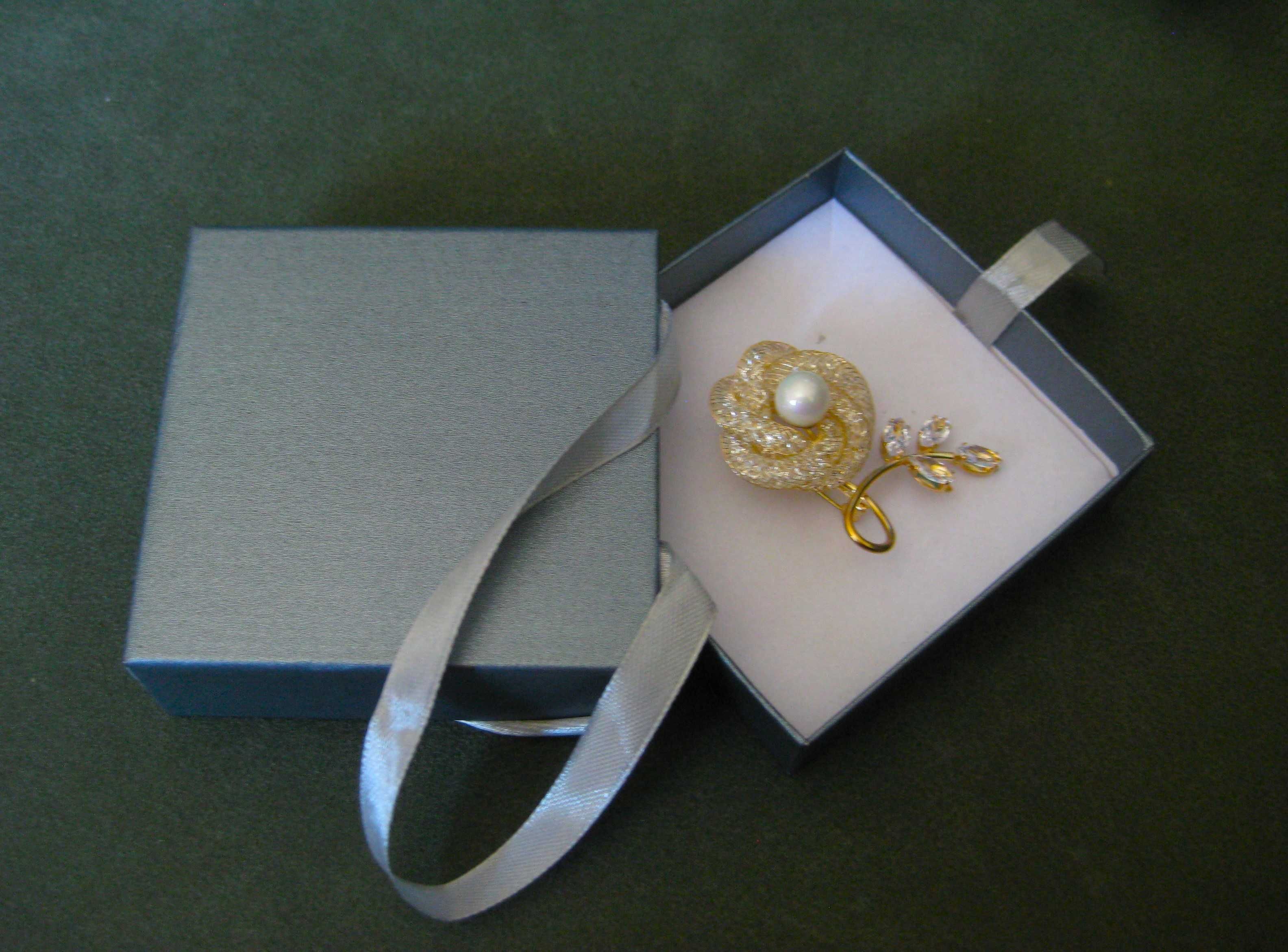 Alfinete / Broche / Pregadeira Flor Dourada c/ Perolas NOVO