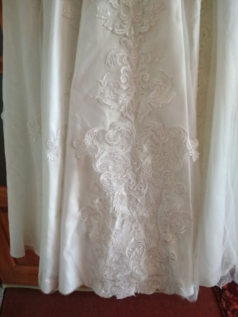 Весільня сукня, колір аиворі 42-44