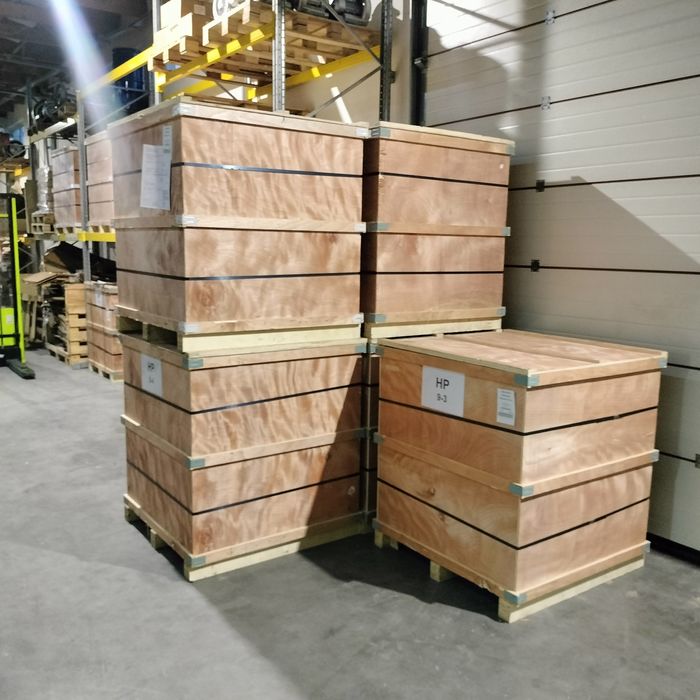 Skrzynie drewniane , palety