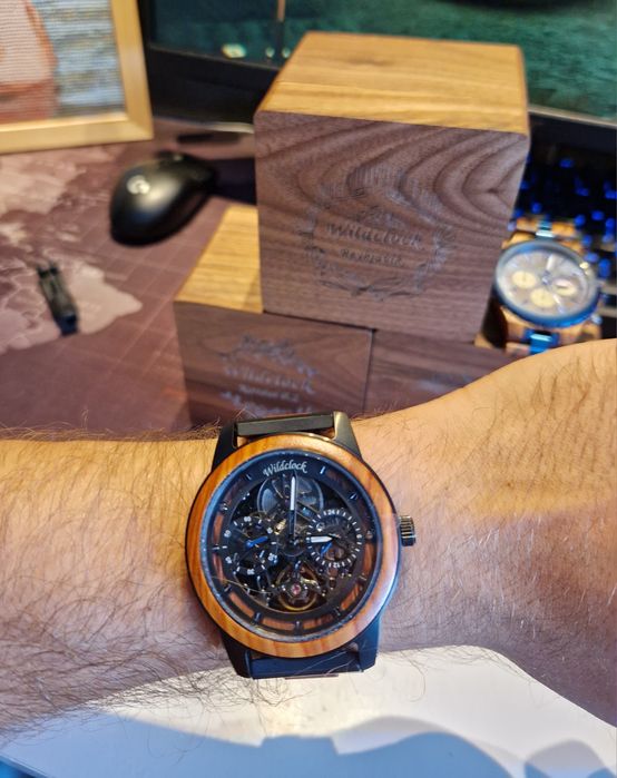 Wildclock Inverness, Drewniany zegarek mechaniczny z grawerem w cenie