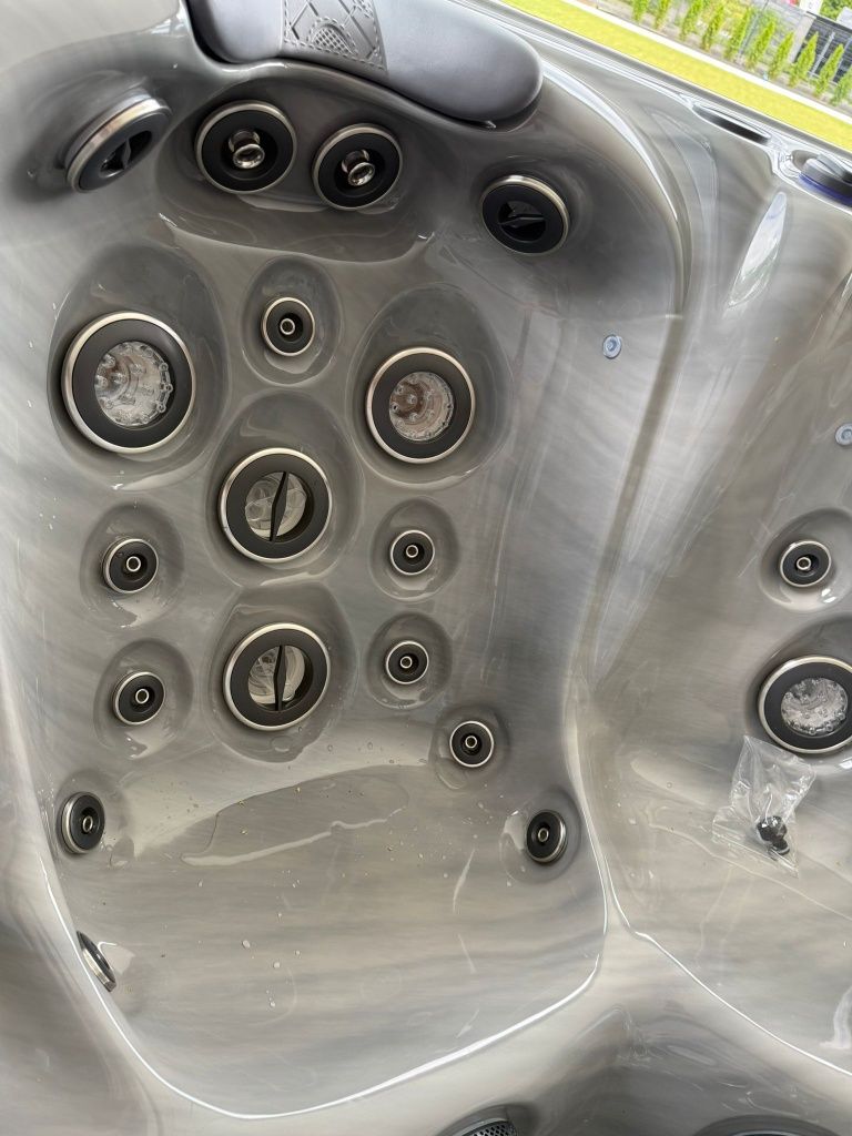 Wystawowa wanna jacuzzi  Barcelona nowy model