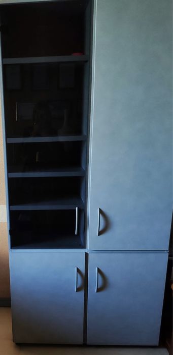 Меблі офісні в сірому тоні