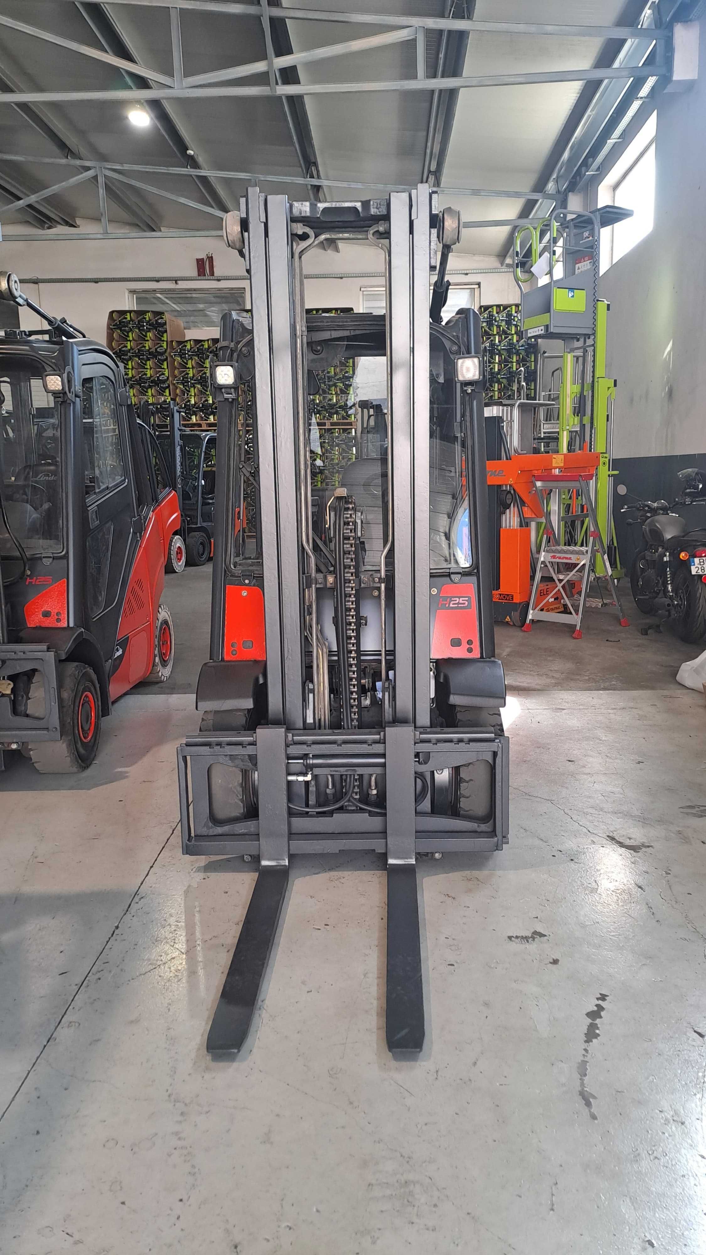 Empilhador Linde H25D - 2500 kg
