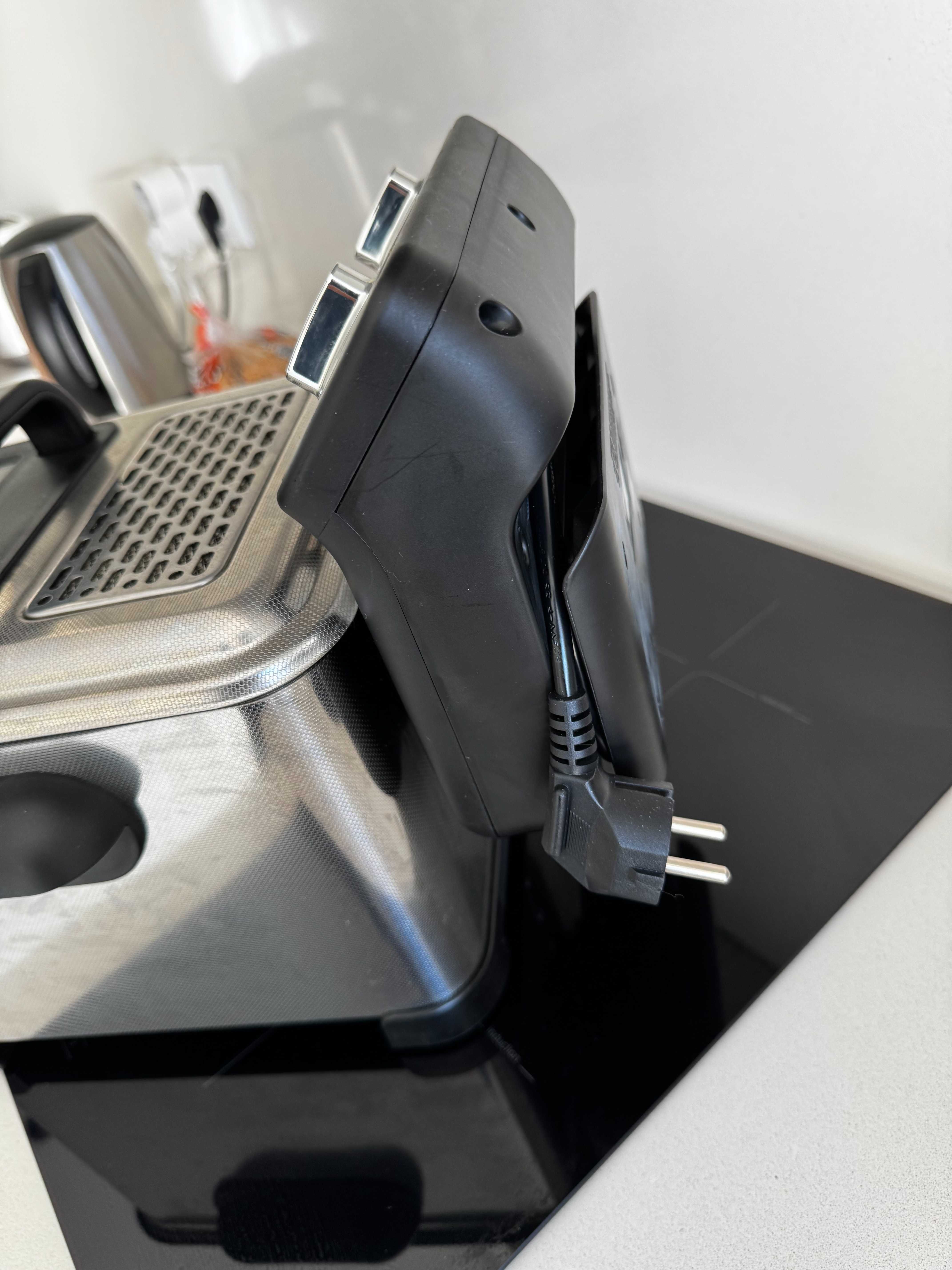 Fritadeira eletrica Tefal com pouco uso