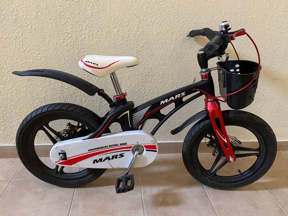 Дитячий велосипед "Марс-16" чорний з додатковими колесами та корзиною