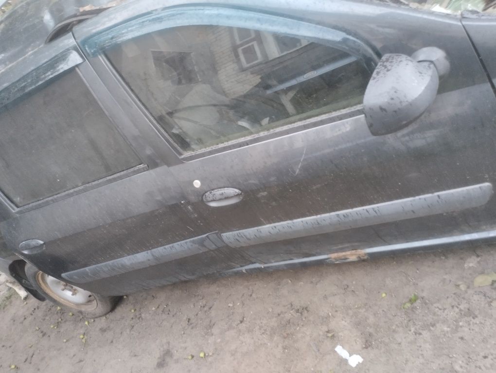 Двери Рено Дачия Логан