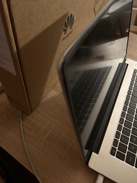 Huawei matebook D15 8gb RAM 512 GB