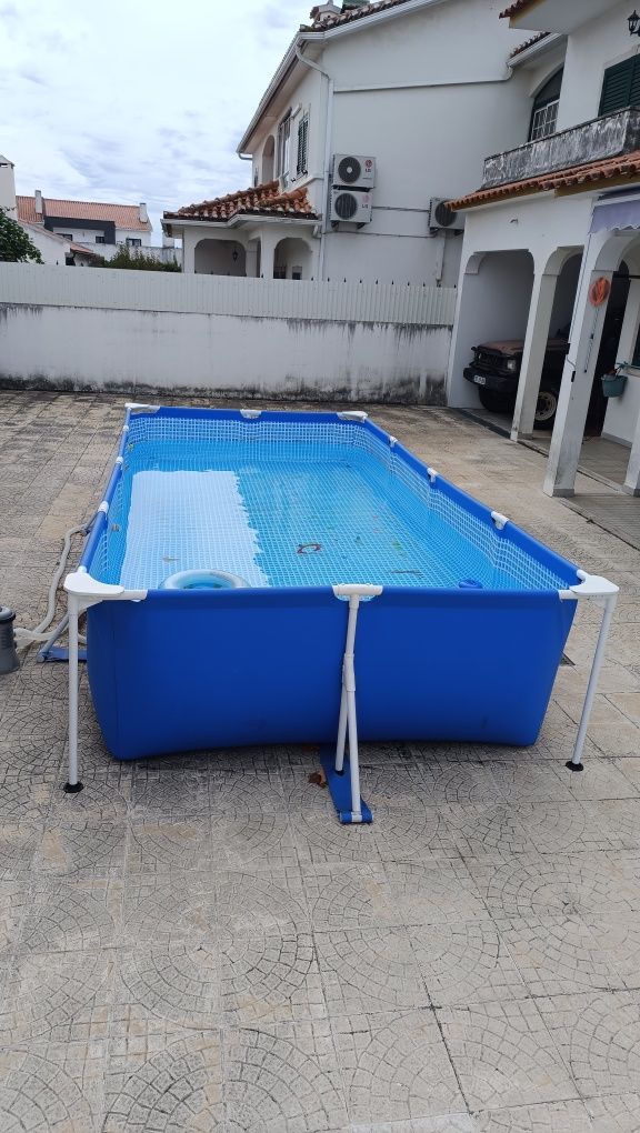 Piscina usada apenas este ano