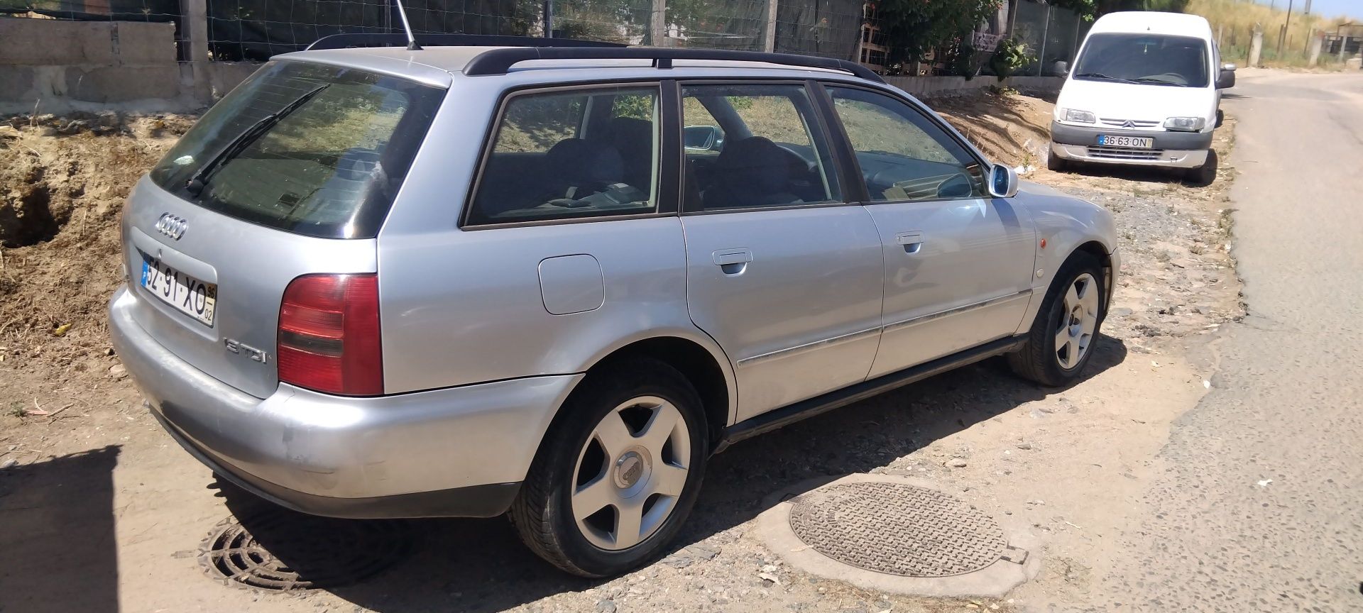 Vendo ou troco Audi motor avariado