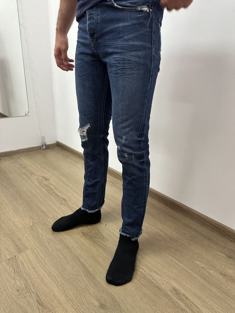 Granatowe jeansy Asos