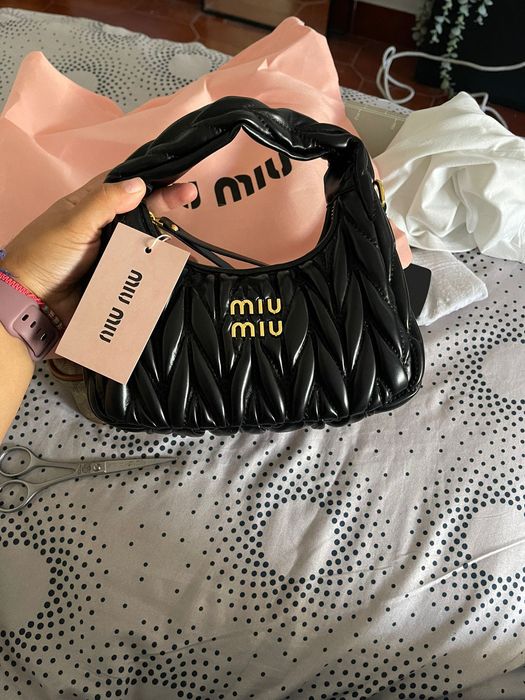 mala miu miu, nova com etiquetas