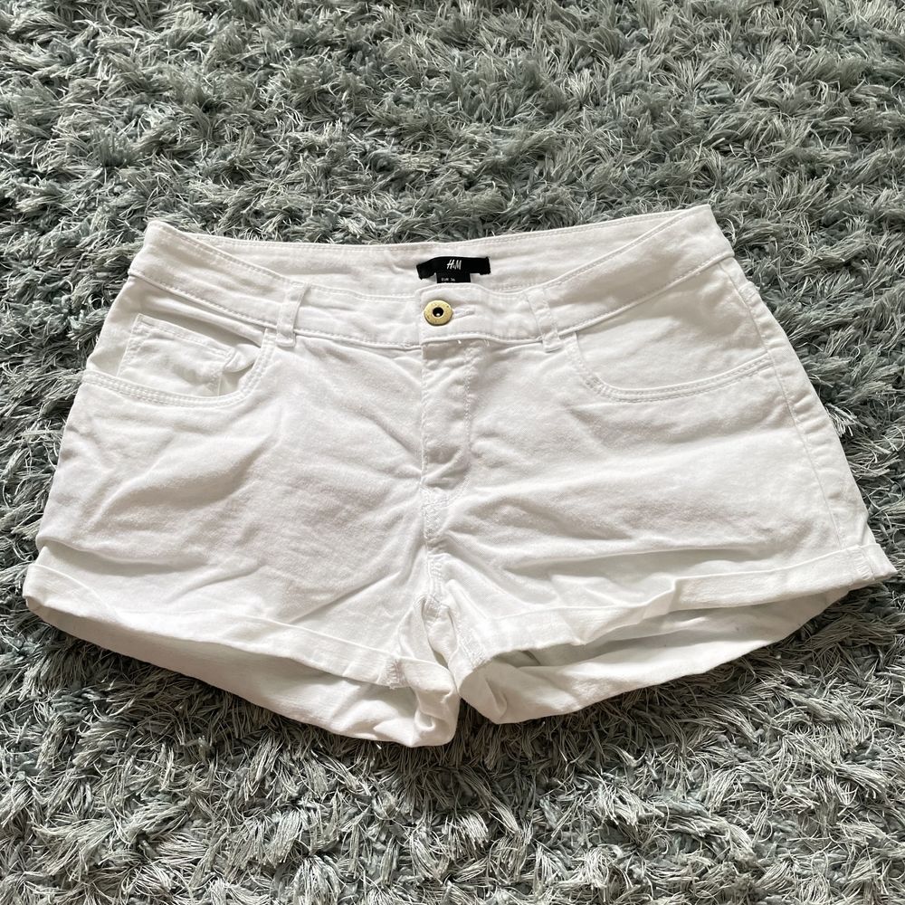 Spodenki szorty zapinane białe kieszenie H&M bawełna elastan S/M