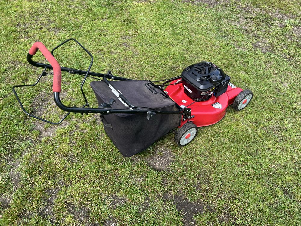 Kosiarka Briggs&stratton 675 series 6,0KM z koszem z napędem