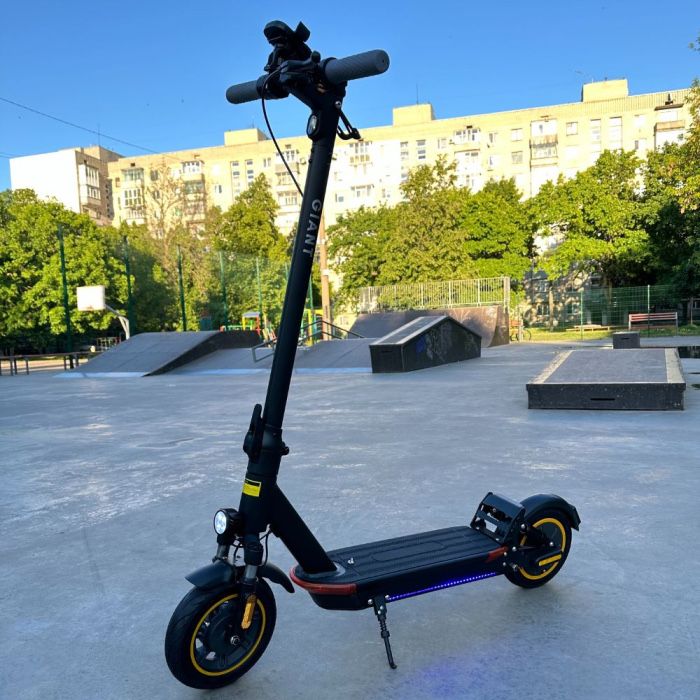 Eлектросамокат Giant T6 Turbo, стан нового.
