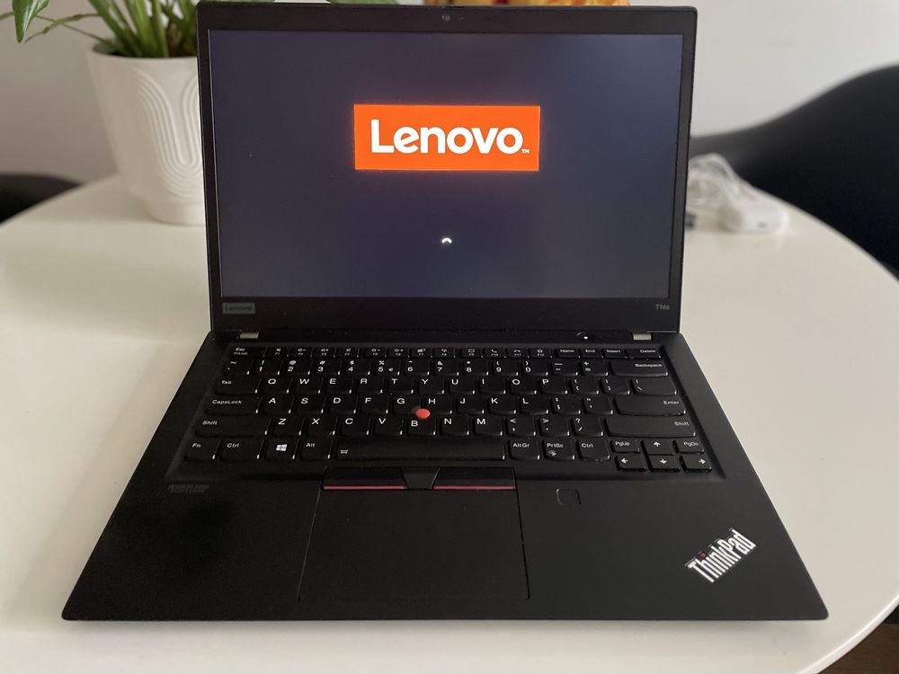 Lenovo ThinkPad T14s – Lekki, wydajny laptop biznesowy