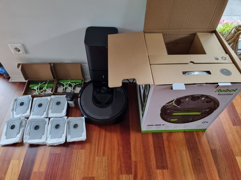 IRobot Roomba I7+ z stacją Clean Base +akcesoria
