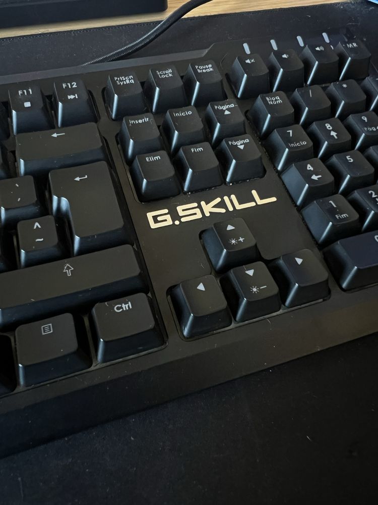 Teclado Mecânico G.SKILL KM570 RGB (Layout PT)