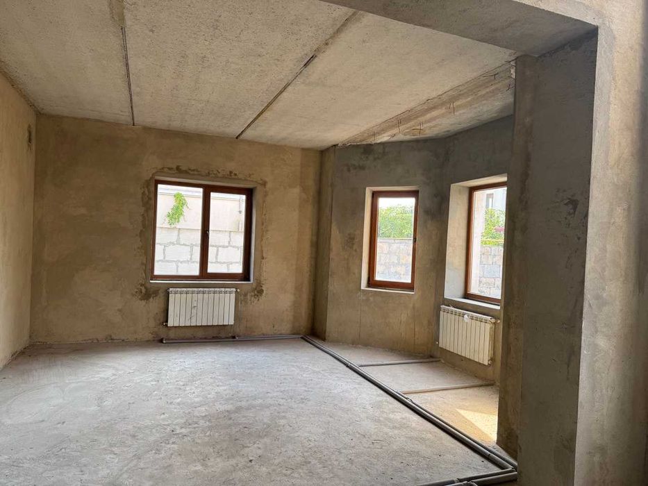 Просторий цегляний будинок біля моря | 402 м² | Готовий до оздоблення