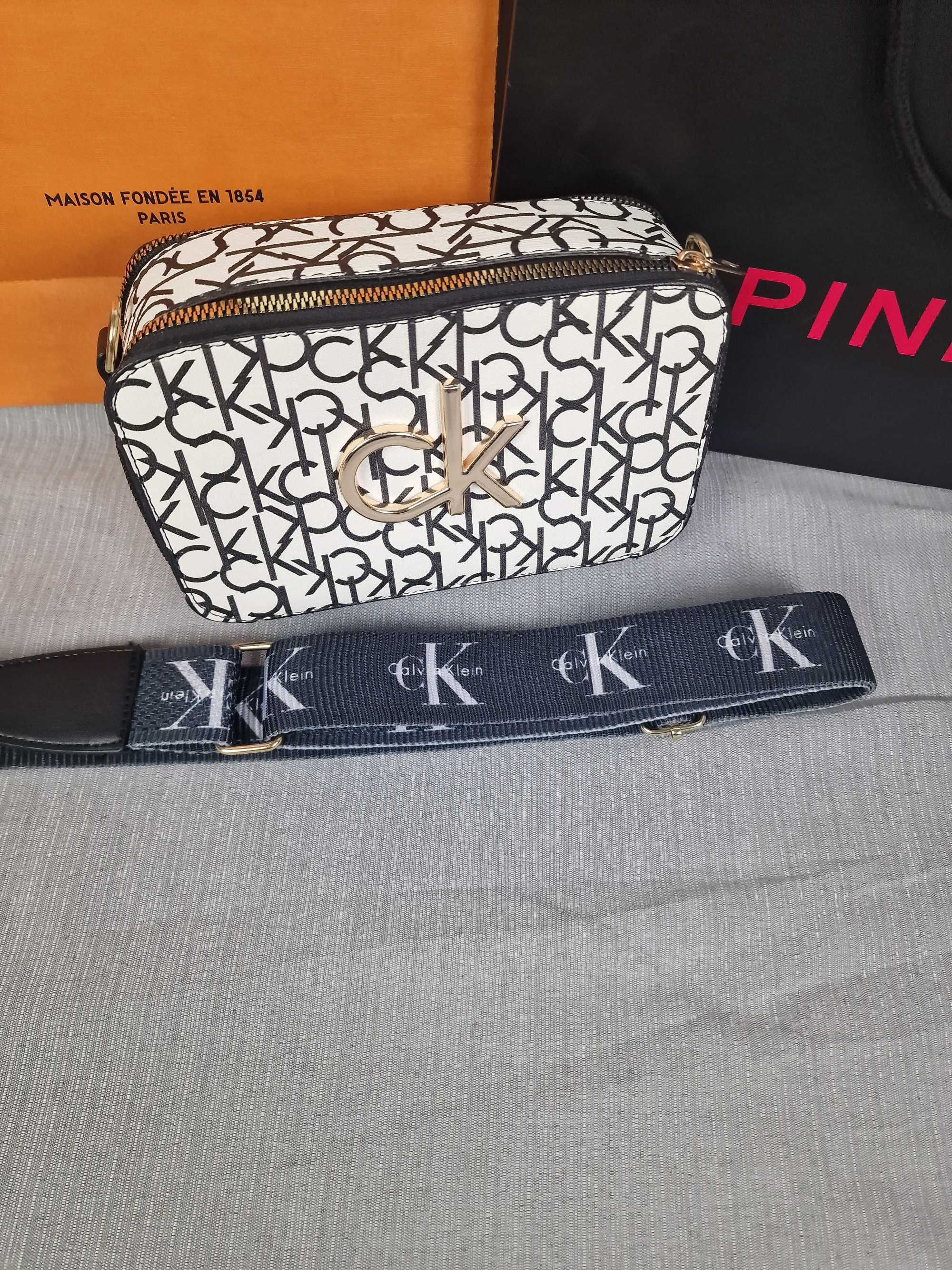 Torebka damska kuferek Calvin Klein torba biała CK