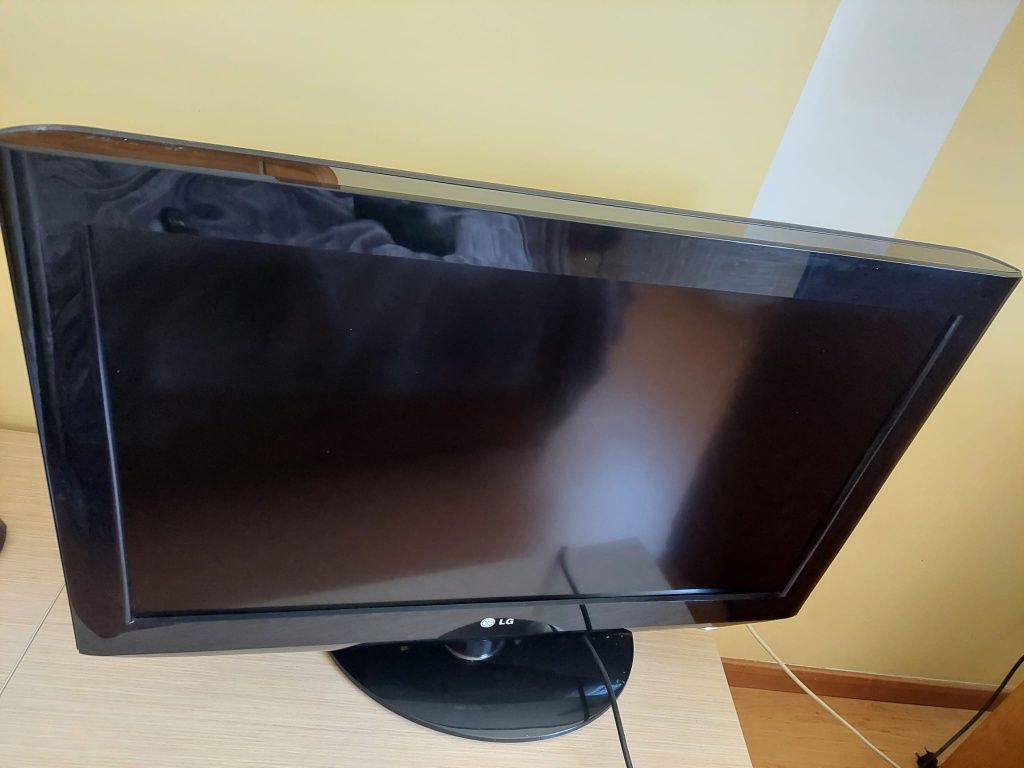 LCD LG TV Preto com suporte