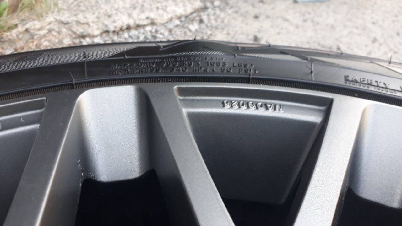 Momo Revenge 8x18/5x114.3 та Toyo observe g3-ice 235/45 r18