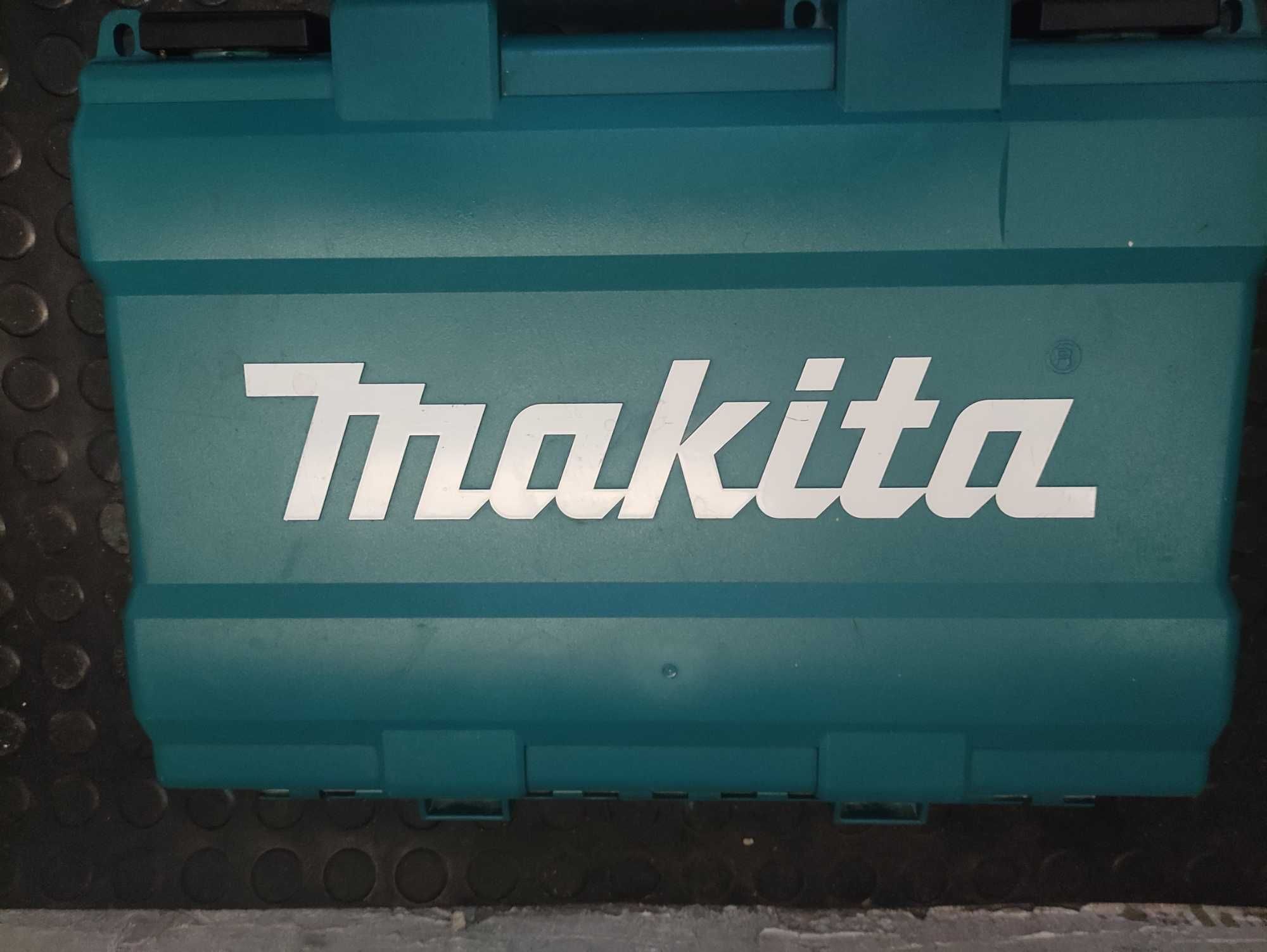 Młotowiertarka hr2630 ,skrzynka makita