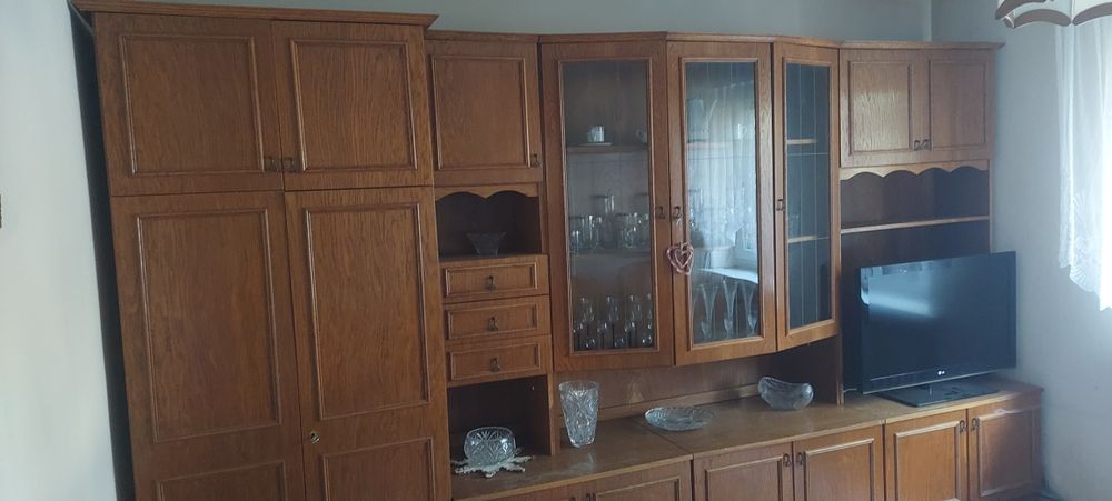 Sprzedam meblościankę debową.