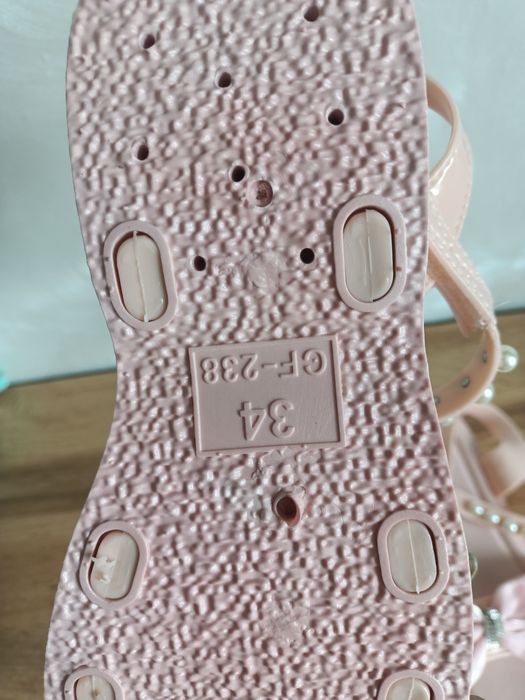 Босоніжки для дівчинки