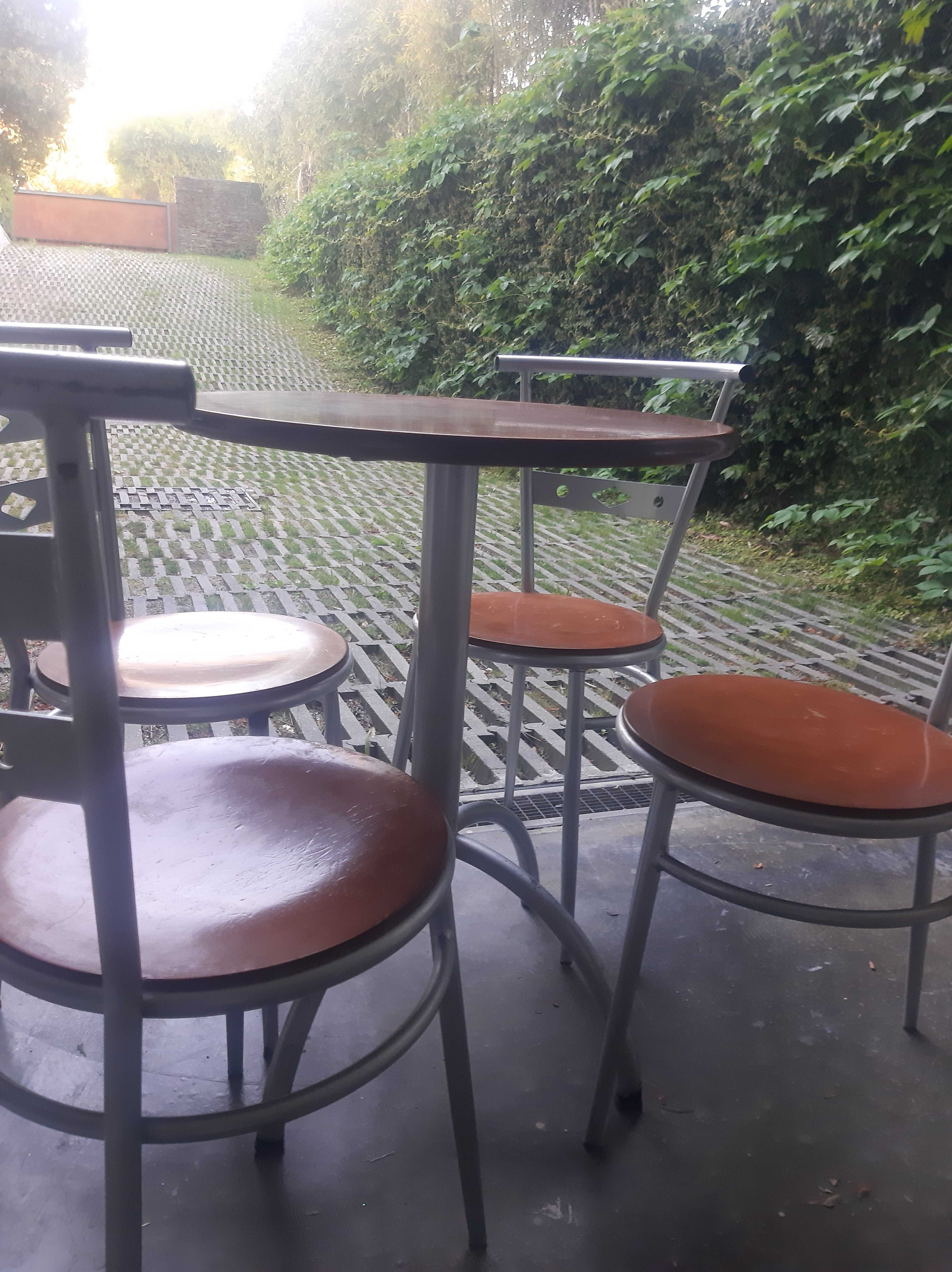 Mesa e Cadeiras de Esplanada com tampo em Madeira