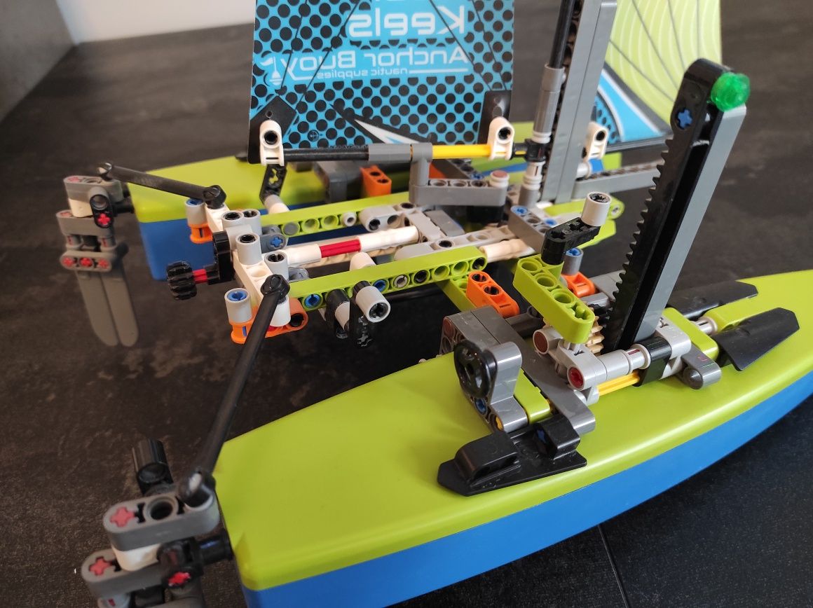 LEGO Technic 42105 Katamaran
