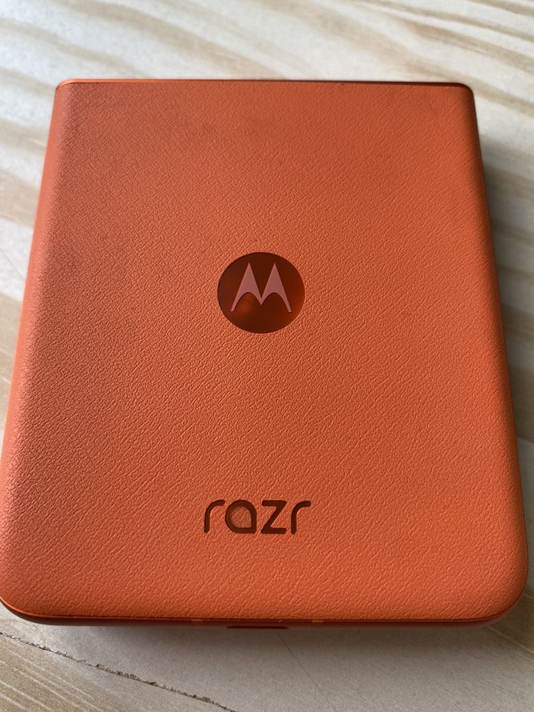 Motorola razr 2024 8/256gb
